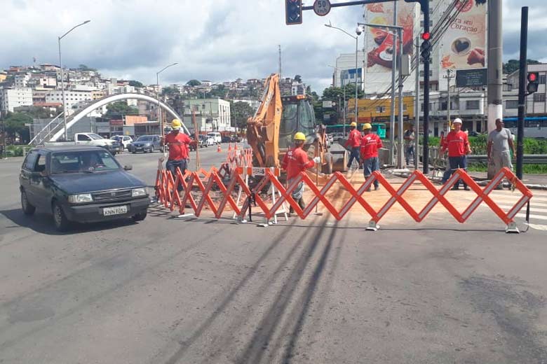 Após intervenção da Cesama, trânsito é liberado no Manoel Honório 1 cptrânsito av brasil