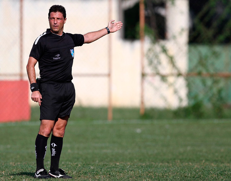UFJF promove curso de arbitragem de futebol com Maurício Machado 1 esp mauricio machado foto úrsula nery interna