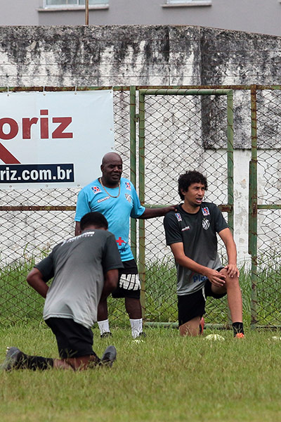 Apresentado após estreia, reforço do Tupi projeta atuação diante do torcedor 2 esp tupi gueguel foto fernando priamo
