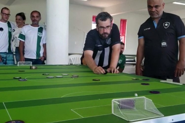 Juiz-forano é tricampeão do Rio x Minas de futebol de mesa 1 futebol de mesa by Caraça Santa Bárbara Futebol de Mesa