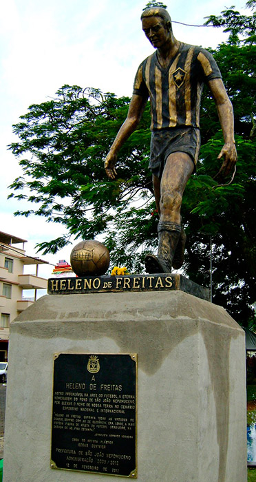 heleno estatua foto nei medina arquivopessoal