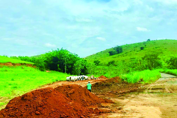 População cobra agilidade nas obras da MG-133 1 obra mg 133 by prefeitura de tabuleiro 2