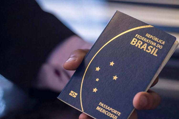 Juiz-foranos são prejudicados com suspensão da emissão de passaportes 1 passaporte marcelo camargo agência brasil