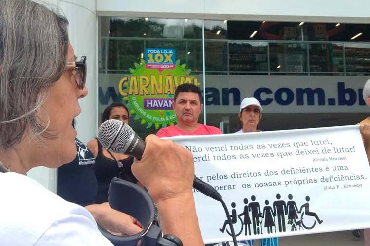 Pessoas com deficiência fazem ato de repúdio em JF 1 protesto havan