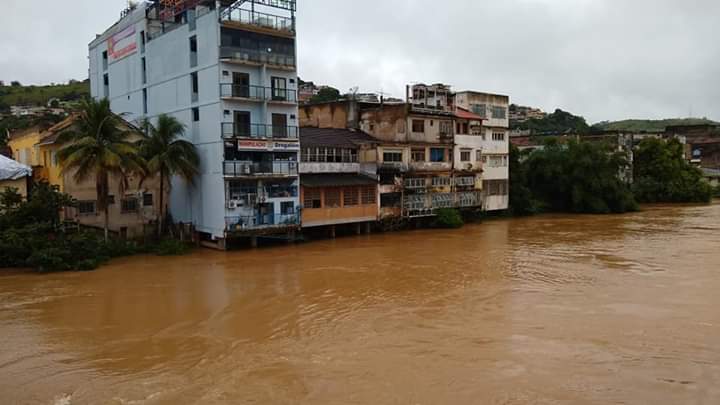 Chuvas deixam cidades da Zona da Mata em alerta 1 Além Paraíba Defesa Civil