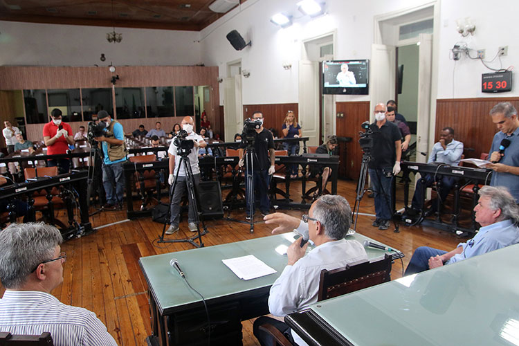 Antônio Almas: pedimos que cada cidadão que puder fique em casa 2 Coletiva-Almas-Itaboraí-Mattos-by-Fernando-Priamo