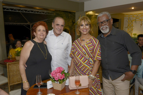 Julieta Garcia na comemoração de seus 82 anos e a filha Cláudia, que presenteou a mãe com um livro sobre a sua trajetória 2 Nely e Nicolau Falabella, Vera e Paulo Cesar Magella em noite social