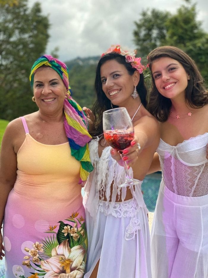 Eliane Pullig Granato com a filha Paula Falce (aniversariando) e a neta Valentina Falce Daldegan em tarde de festa 2 Eliane Pullig Granato com a filha Paula Falce (aniversariando) e a neta Valentina Falce Daldegan em tarde de festa