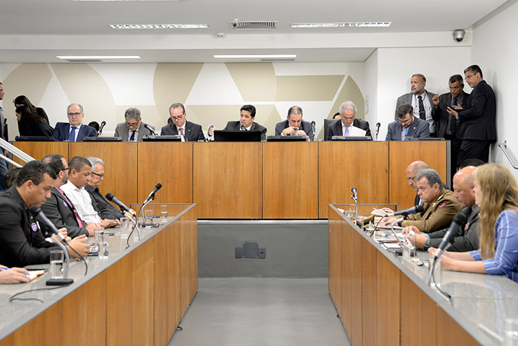 Zema deve sancionar apenas o reajuste para segurança pública 2 Reajuste-segurança-comissão-by-Guilherme-Bergamini-ALMG