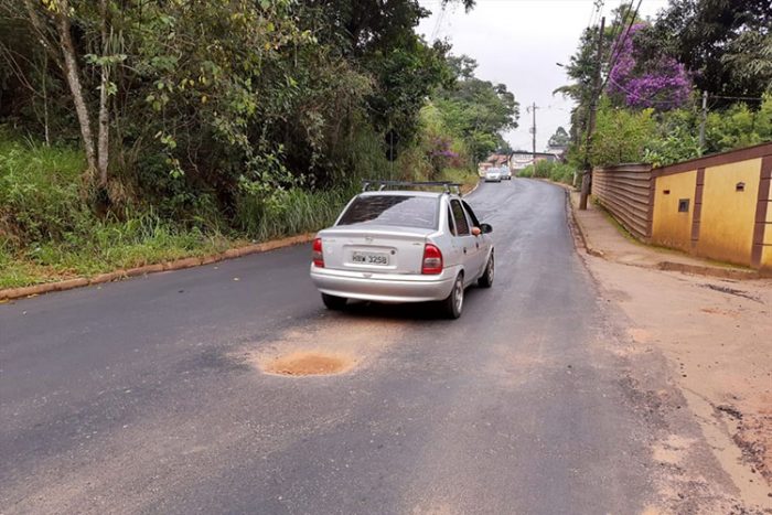 Buraco dificulta trânsito na Cidade Alta 1 VU