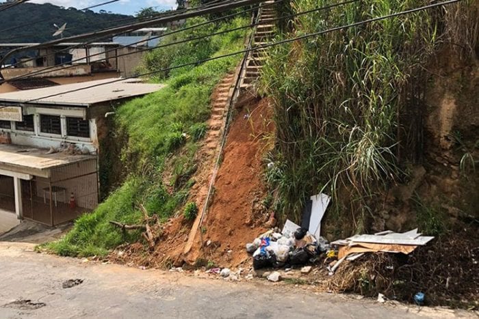 Moradores solicitam retirada de terra em escadão 1 VU Cerâmica 0104