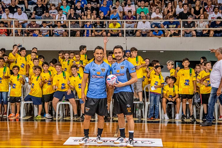 'Rei do Futsal', Falcão participará de jogo festivo em Barbacena 1 esp futsal Lê e Falcão foto Divulgação