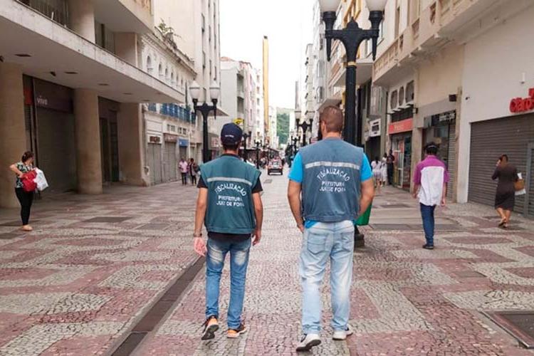 PJF vistoria mais de cem estabelecimentos no fim de semana 1 fiscais semaur divulgação pjf