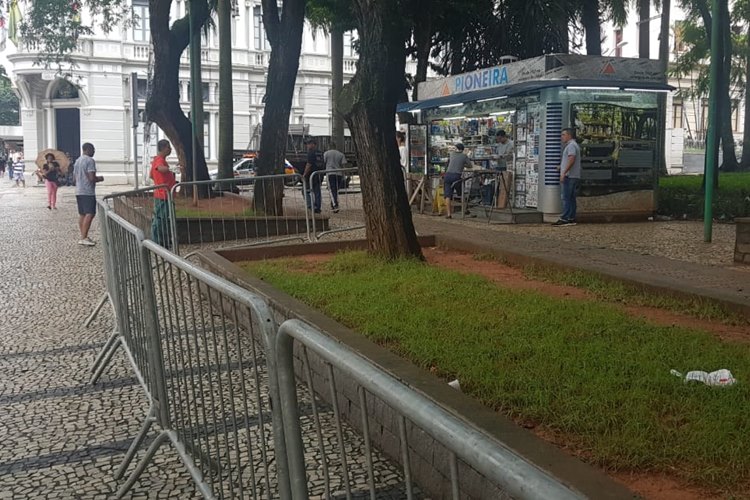 Parque Halfeld é fechado com gradis por tempo indeterminado 1 parque halfeld fechado interna by leo costa