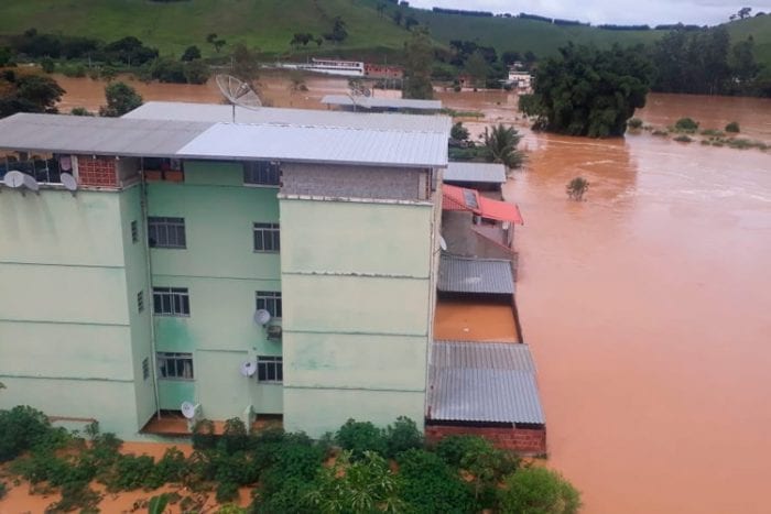 Cidades da região voltam a registrar ocorrências em decorrência da chuva 2 prédio interditado em rio pomba corpo de bombeiros