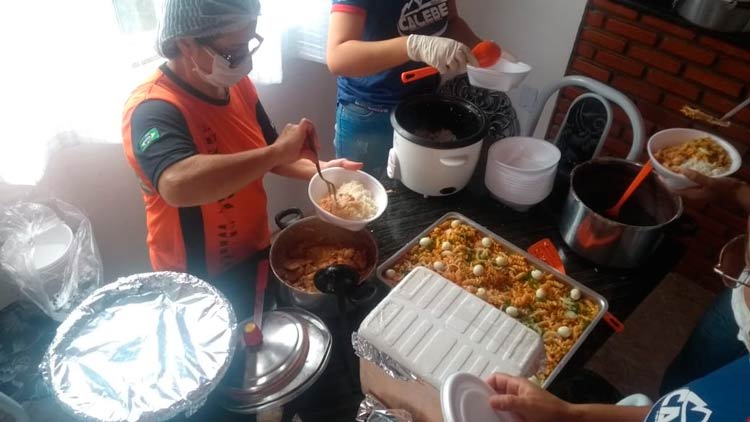 Na BR tem almoço grátis: voluntários servem comida a caminhoneiros 2 caminhoneiro4 by wendell guiducci