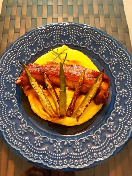 Em casa na cozinha: costelinha de porco com angu e quiabo tostado 5 frango com quiabo e costelina