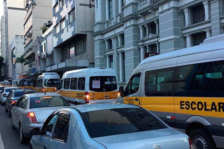 Saiba como se proteger ao contratar serviço de transporte escolar 1 manifestação vans by fernando priamo 1