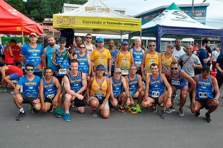 Equipe Super Amigos comemora 30 anos de corrida e amizade 1 super amigos by arquivo pessoal capa