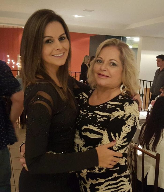 Aniversariante desta quarta-feira, Sarah Penido com a mãe Suzete 