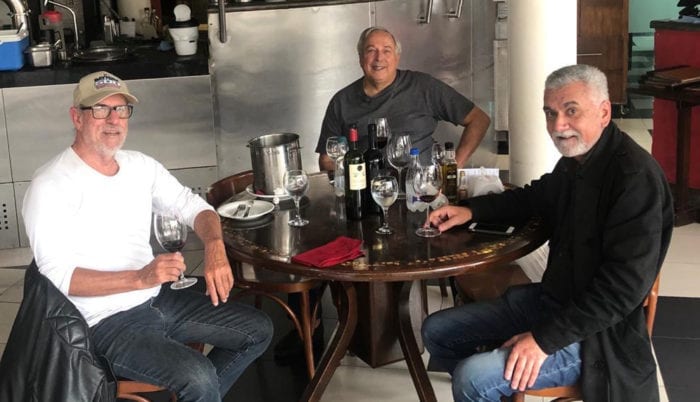 Luiz Bertges, José Lúcio Fernandes e Jorge Sanglard quebraram os dois meses de isolamento domiciliar para um almoço, regado a bons vinhos, sexta-feira, na Churrasqueira São Mateus