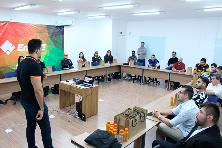 Metodologia pedagógica inova e investe na personalização do aprendizado 2 palestra primeiro dia de aula 1