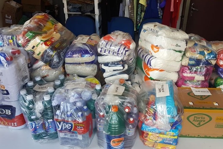 PJF recolhe quase meia tonelada de donativos em drive thru solidário 1 pjf cestas básicas tonelada alimento