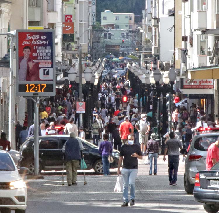 Lojas reabrem após adesão de JF ao Minas Consciente 1 rua calcadao coronavirus by leo costa
