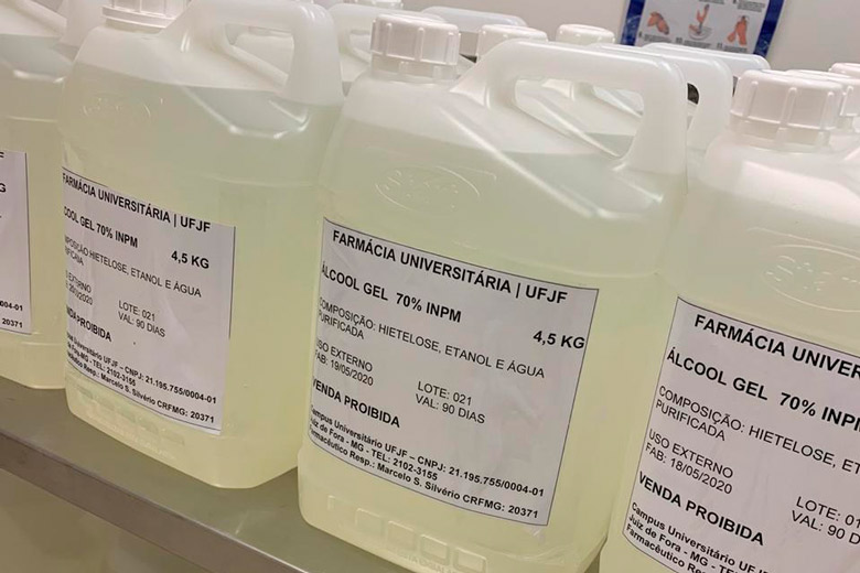 3UFJF entrega álcool em gel by Marcelo Silvério