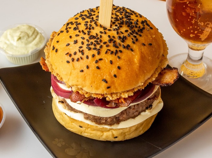 Burger artesanal e chopp: combinação perfeita 2 Artesanal Grill