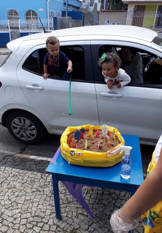 Escola infantil faz drive thru junino para seus alunos e pais 2 WhatsApp Image 2020 06 29 at 15.45.27