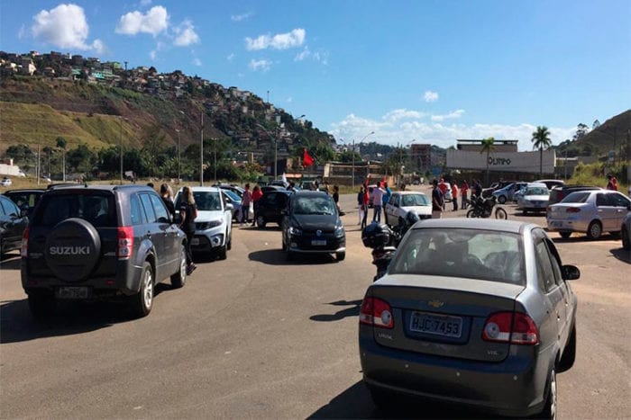Juiz-foranos fazem carreata por impeachment 1 carreataok