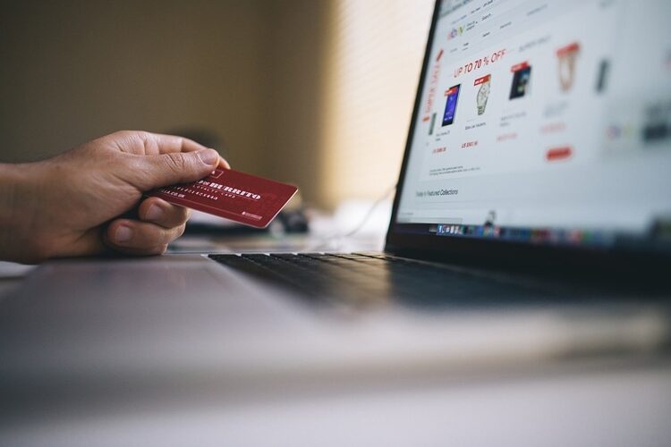 7 dicas infalíveis para economizar e fazer uma boa compra 1 cartão de crédito compras online internet 2 e1693825820875