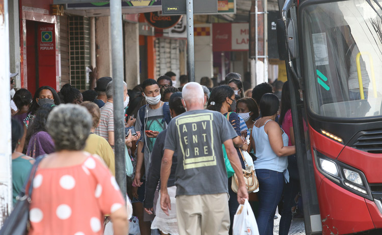 Para consórcio, passagem de ônibus pode chegar a R$ 5 em JF 2 filas de ônibus fernando priamo 4