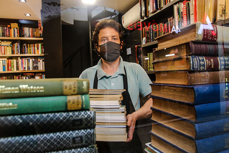 Fechadas, livrarias veem crise se aprofundar e apostam no on-line 2 livraria02