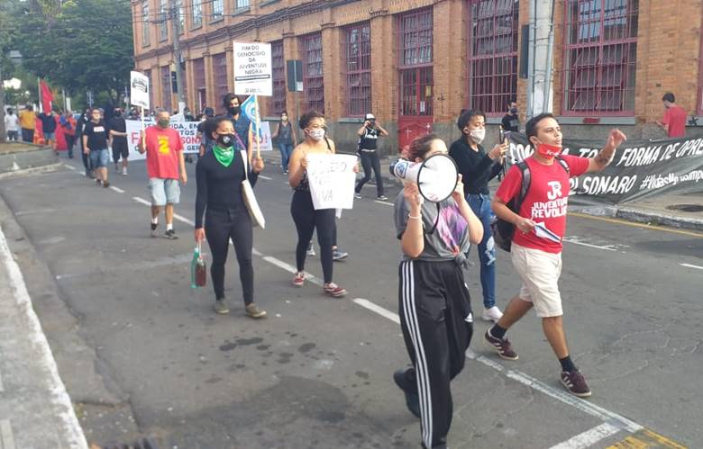 Frente antifascista e antirracista promove ato em Juiz de Fora 3 manifestação by gabriel 1