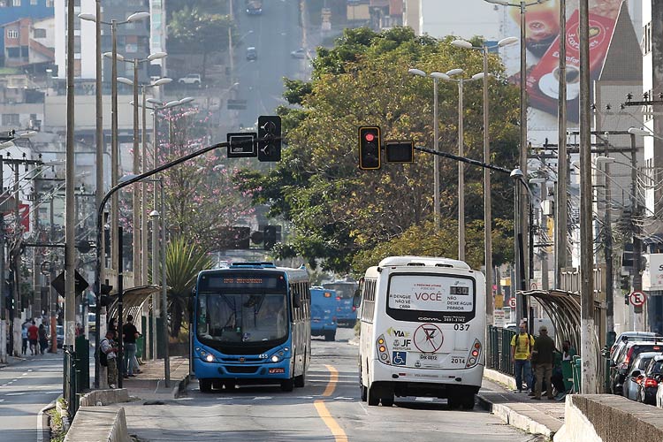 Horários e itinerários de três linhas de ônibus são ampliados em JF 1 ônibus voltam a circular fernando priamo 12 destacada