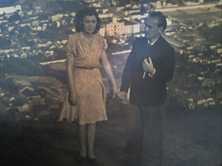 Centenário de Frederico Bracher Júnior: Um convite para conhecer a obra do pintor e músico das belezas 5 Bracher e Lélia Lenz quando noivos mirante em Juiz de Fora Início Década de 1940