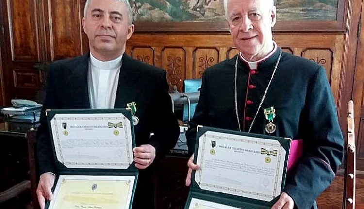 Dom Gil é condecorado com medalha do Exército 1 dom gil recebe medalha Divulgação 4ª Brigada de Infantaria Leve Montanha