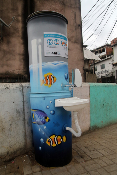 Lavatórios instalados em bairros de JF conscientizam população sobre higiene 2 lavatório comunitário Jd.Pq