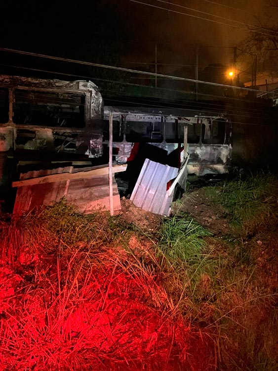 onibus incendiado by bombeiros 2