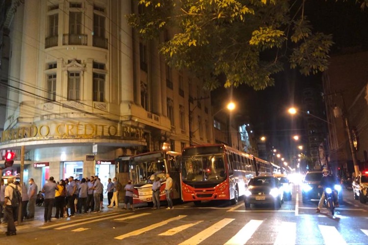 Nova paralisação dos rodoviários é mantida mesmo após liminares contrárias 5 paralisação ônibus 1