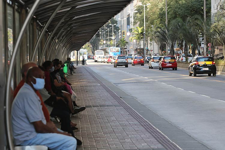Rodoviários mantêm paralisação dos coletivos por tempo indeterminado 2 protesto onibus by fernando 1