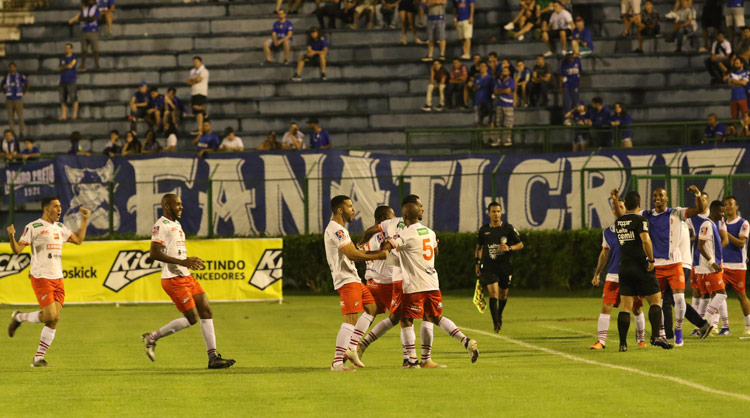Protocolo do Mineiro proíbe comemoração de gol com contato e beijo na bola 1 tupynambas foto fernando priamo destacada
