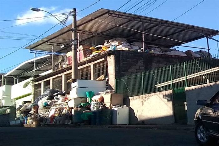 Moradores reclamam de acúmulo de lixo no Jardim Esperança 1 vu0107