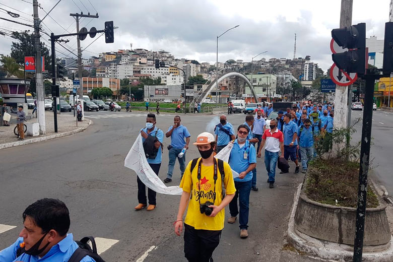 Greve inicia com toda a frota do transporte público parada em Juiz de Fora 4 12greve dos ônibus by leo costa
