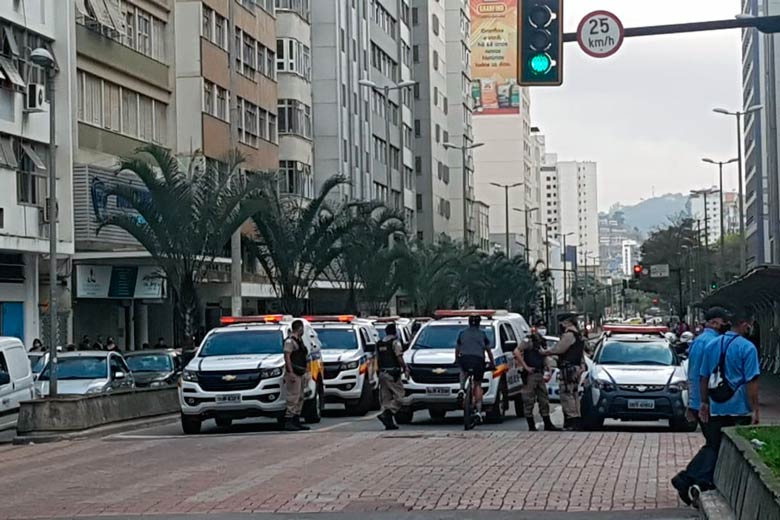 Grupo é detido por suspeita de ameaçar motorista e cobradora 2 3 greve dos ônibus by leonardo costa