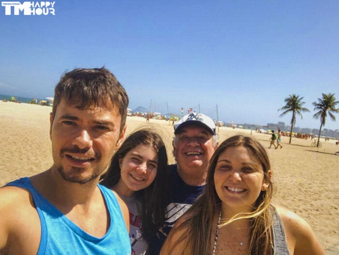 Especial Dia dos Pais 2020 34 Jorge Montessi ladeado pelos filhos Oswaldo Isabelle e Flávia