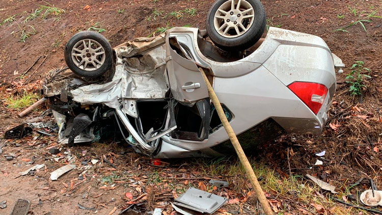 Rapaz de 21 anos morre em batida de carros na Avenida Juiz de Fora 2 acidente3 bombeiros
