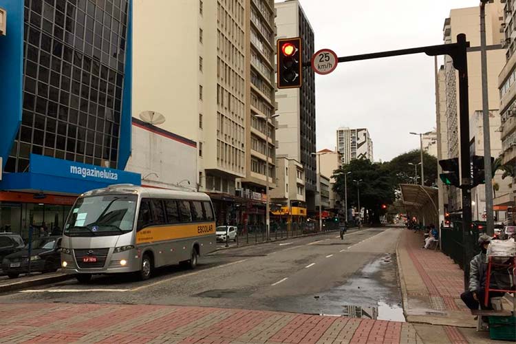 Parte da frota volta para as garagens e deixa de circular 1 greve de ônibus